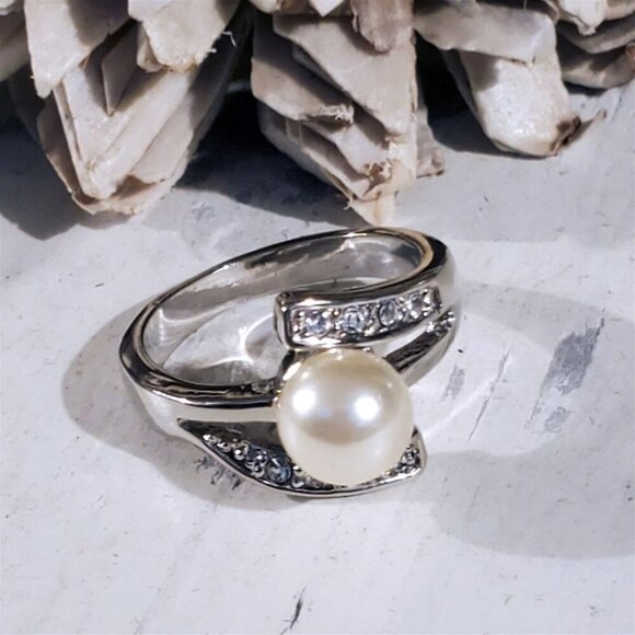 Silver Platinum Plated Austrian Crystal and Pink Cultured Pearl Ring Size 8 - Picture 1 of 8